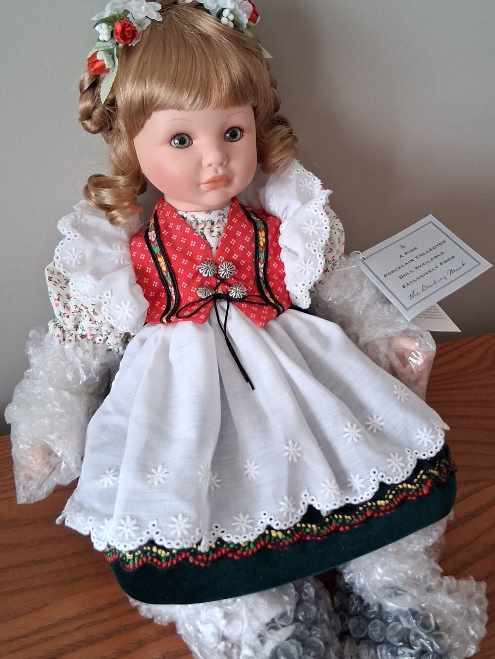 Vintage Danbury Mint German "Gretel" Doll by Susan Wakeen NEW